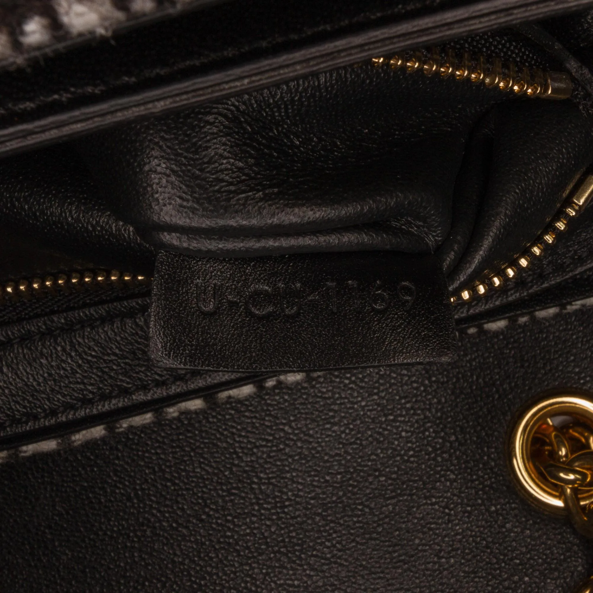 Celine Medium Tweed C Bag (SHG-JRxbTu)
