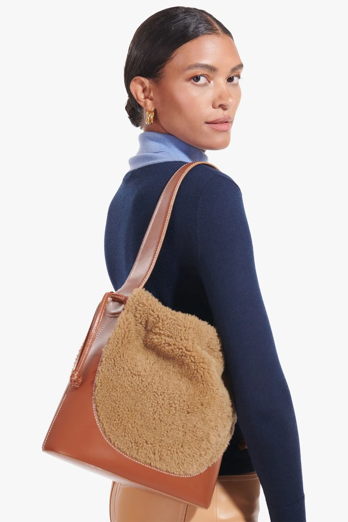 CINCH SHEARLING BUCKET BAG | NATURAL TAN