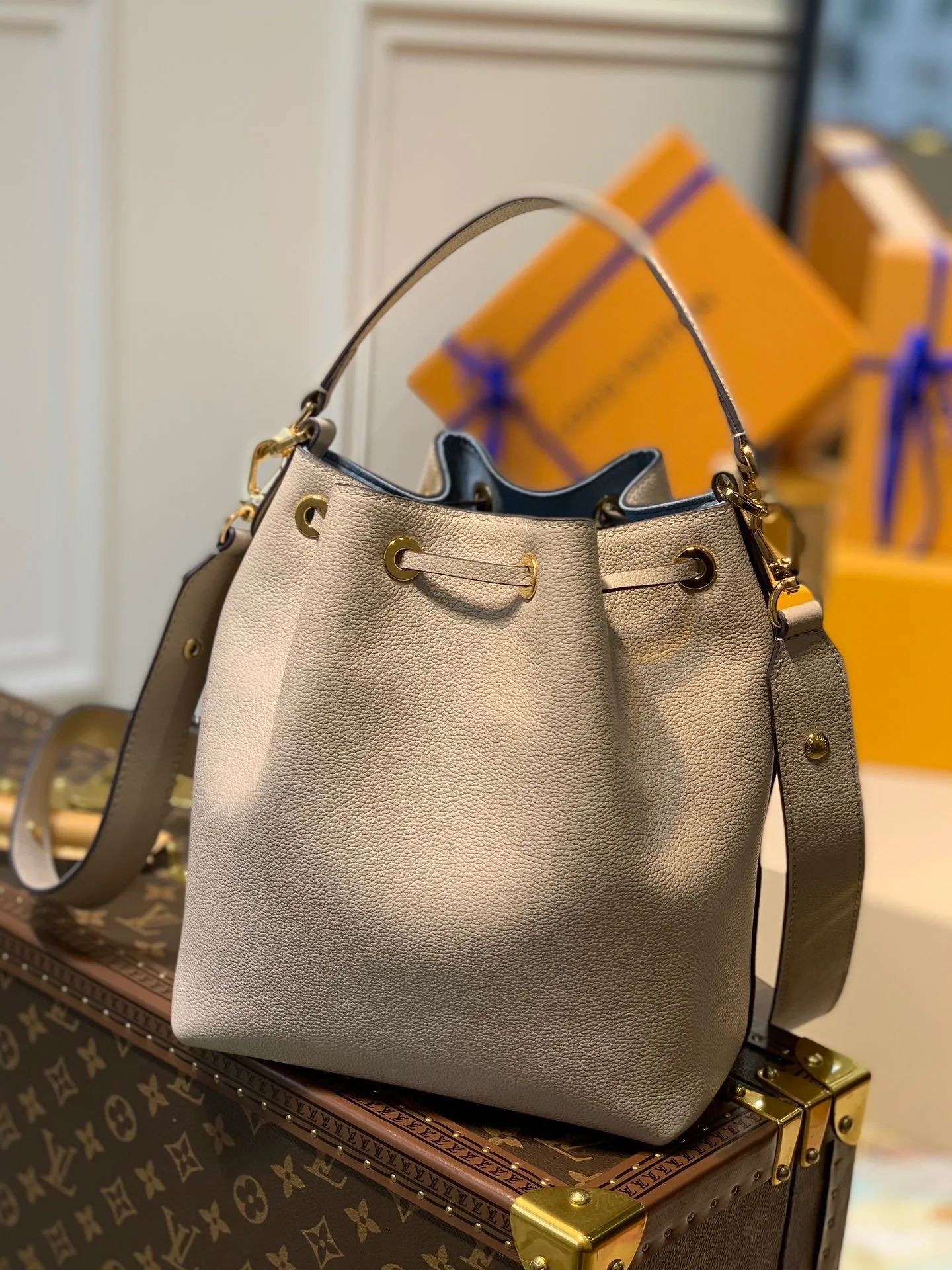 LB696 Lockme Bucket Bag / HIGHEST QUALITY VERSION