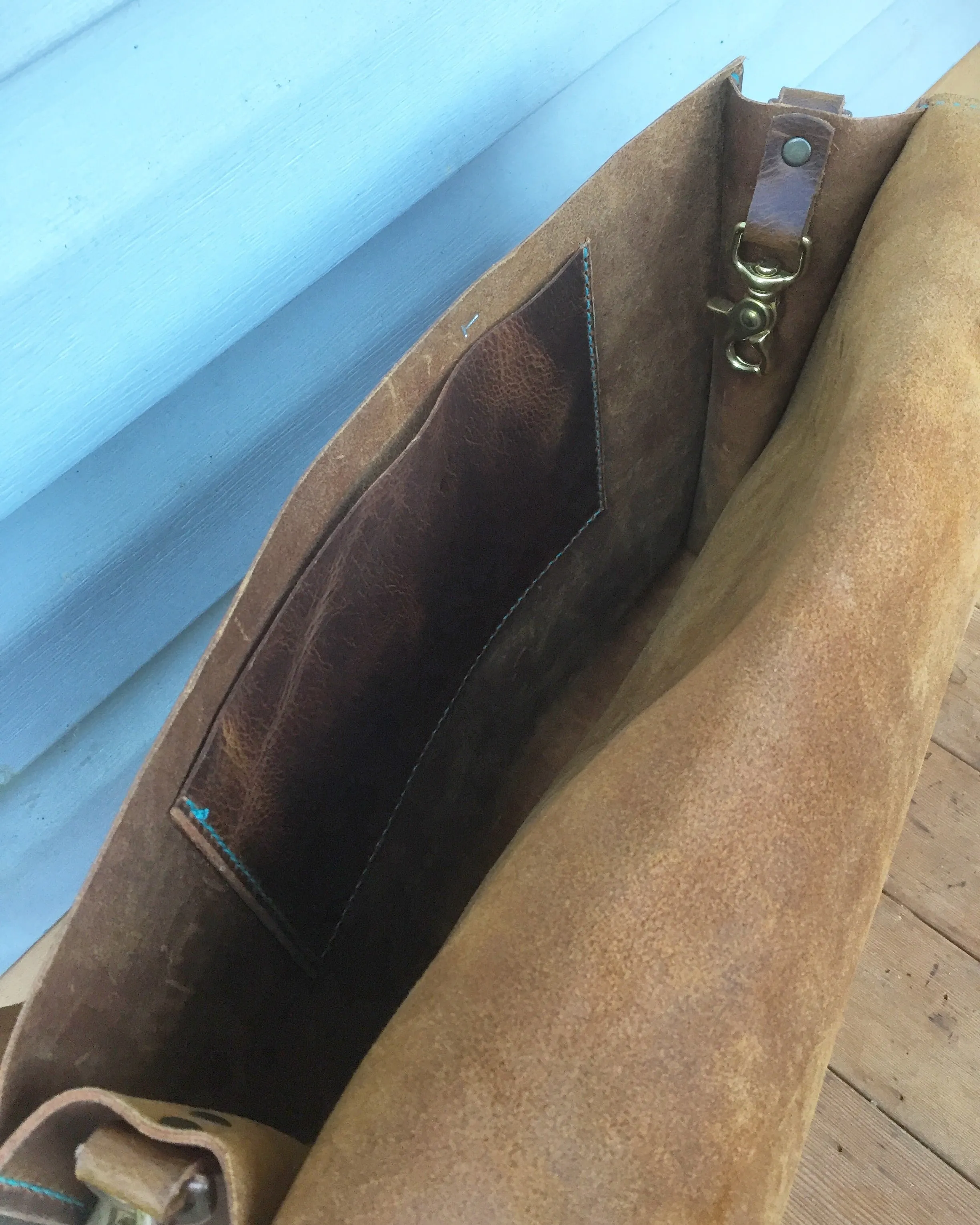 Tanis Messenger Bag
